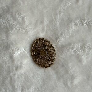 Elegant Gold Filigree Brooch